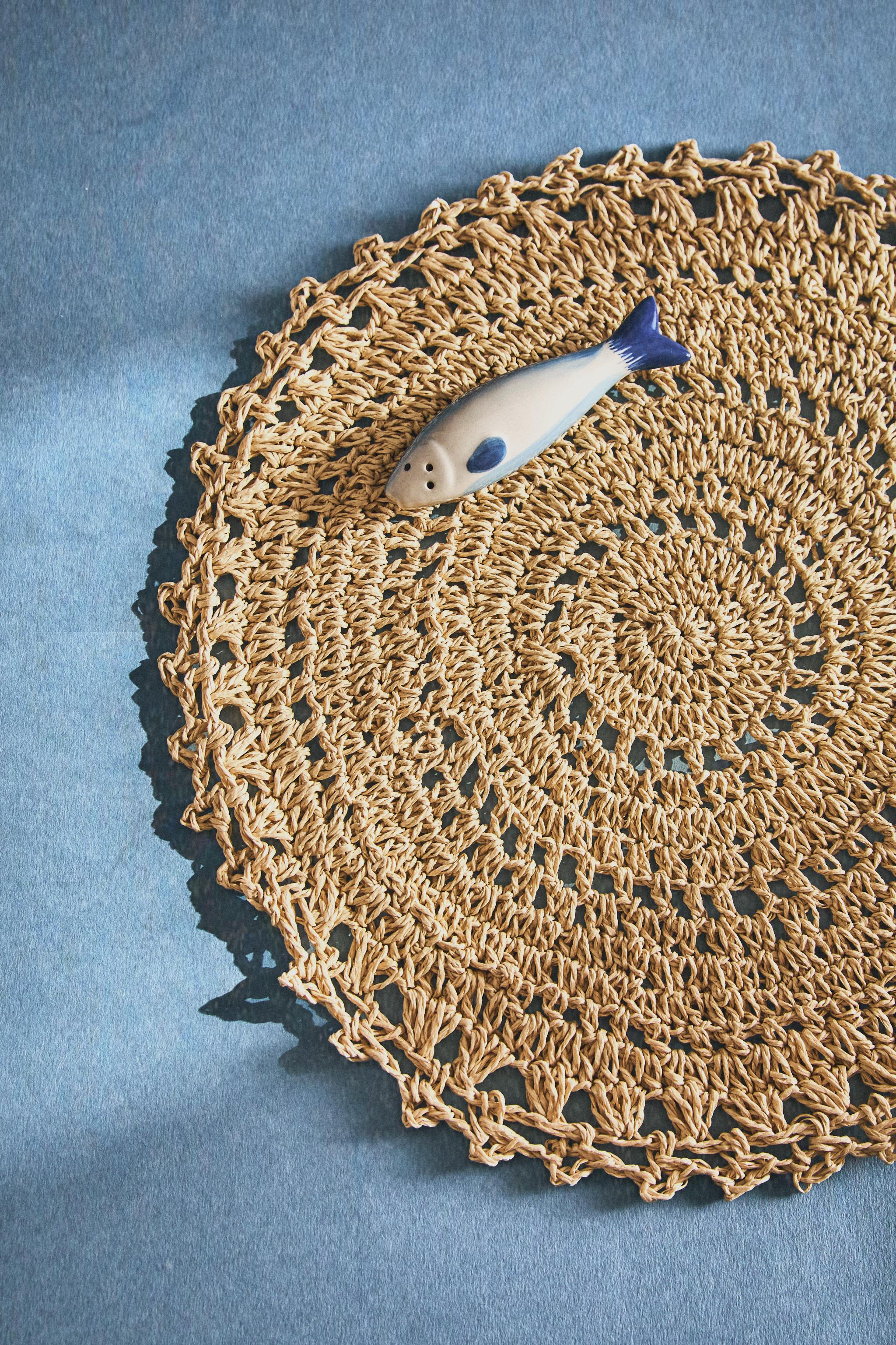 ROUND CROCHET PLACEMAT